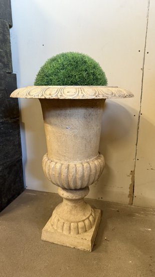 Vase médicis en fonte Ivory
